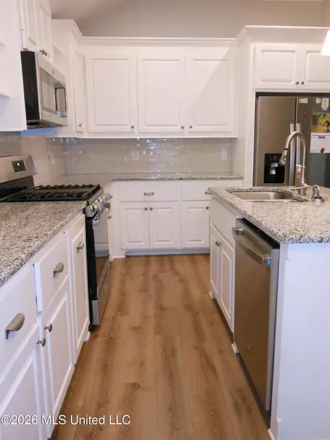 Kitchen - 708 Lexington Dr, Florence, MS 39073 photo 3 of 4