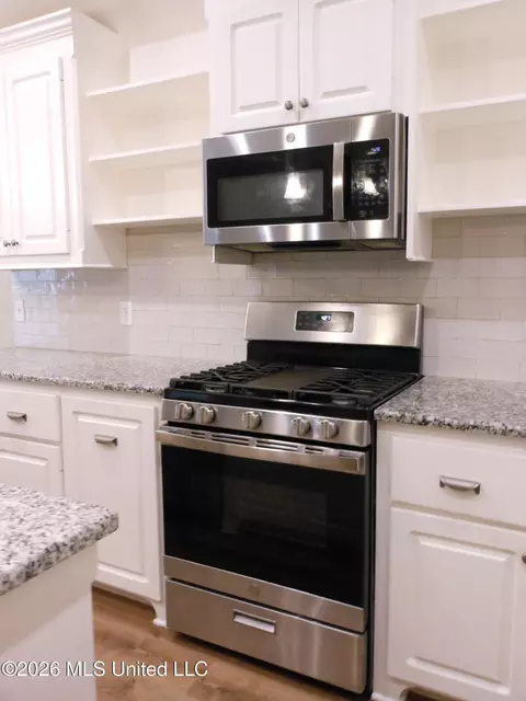 Kitchen - 708 Lexington Dr, Florence, MS 39073 photo 2 of 4