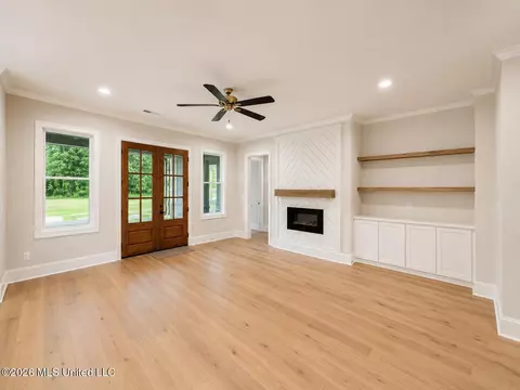 Living - 5073 Sophia Ln, Hernando, MS 38632 photo 1 of 2