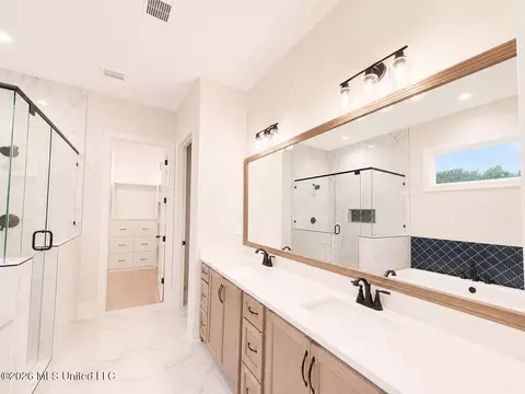 Bath - 5073 Sophia Ln, Hernando, MS 38632 photo 3 of 5