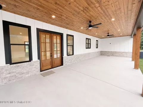 Exterior - 5073 Sophia Ln, Hernando, MS 38632 photo 3 of 5