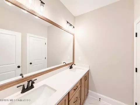 Bath - 5073 Sophia Ln, Hernando, MS 38632 photo 4 of 5