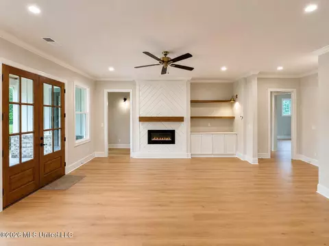 Living - 5073 Sophia Ln, Hernando, MS 38632 photo 2 of 2