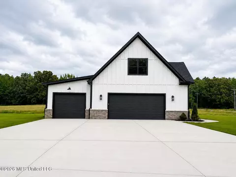 Exterior - 5073 Sophia Ln, Hernando, MS 38632 photo 4 of 5