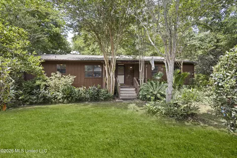 2831 Belmont Dr, Ocean Springs, MS 39564