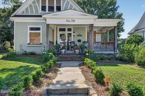 750 N 7th Ave, Laurel, MS 39440