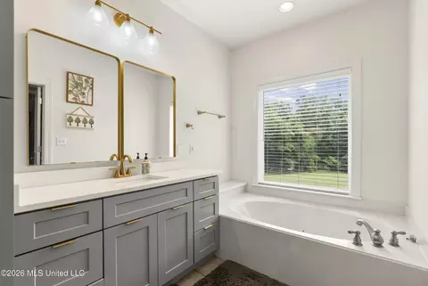 Bath - 86 Spring Oak Cv, Lamar, MS 38642 photo 1 of 4