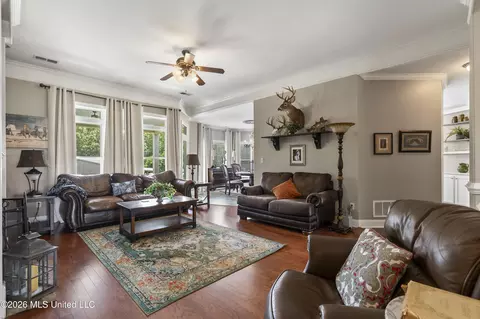Living - 86 Spring Oak Cv, Lamar, MS 38642 photo 1 of 1