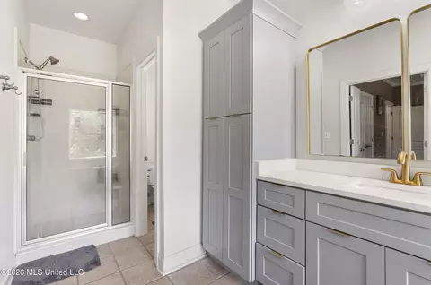 Bath - 86 Spring Oak Cv, Lamar, MS 38642 photo 2 of 4
