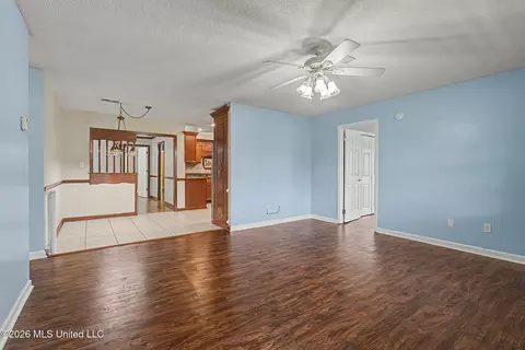 Living - 3133 Pleasant Hill Rd, Nesbit, MS 38651 photo 1 of 2