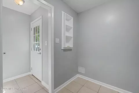 Entry Way - 3133 Pleasant Hill Rd, Nesbit, MS 38651 photo 2 of 2