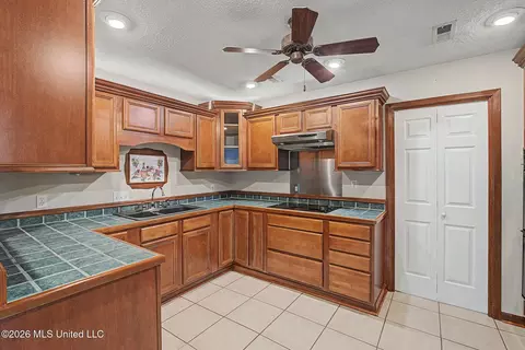 Kitchen - 3133 Pleasant Hill Rd, Nesbit, MS 38651 photo 1 of 3