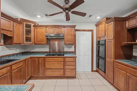 Kitchen - 3133 Pleasant Hill Rd, Nesbit, MS 38651 photo 2 of 3