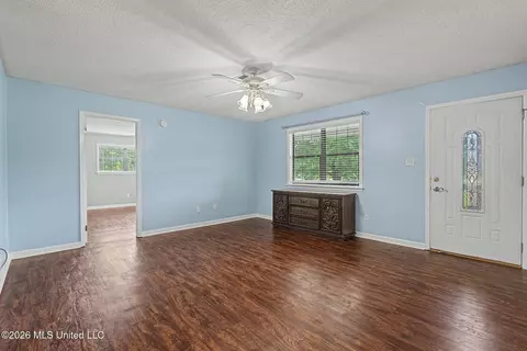 Living - 3133 Pleasant Hill Rd, Nesbit, MS 38651 photo 2 of 2
