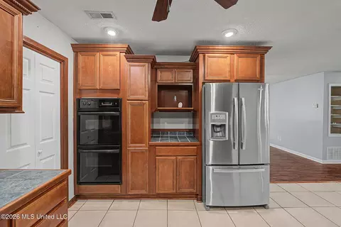 Kitchen - 3133 Pleasant Hill Rd, Nesbit, MS 38651 photo 3 of 3