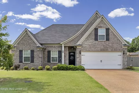 1002 Blue Bird Cv, Senatobia, MS 38668
