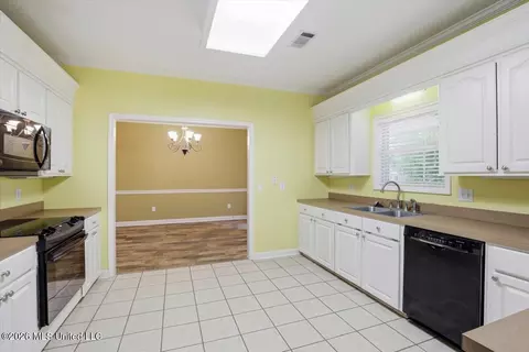 Kitchen - 215 Old Town Ln, Brandon, MS 39042 photo 3 of 4