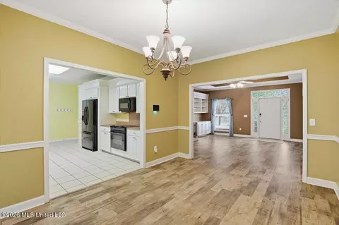 Dining - 215 Old Town Ln, Brandon, MS 39042 photo 1 of 1