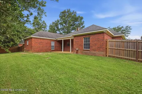 Exterior - 215 Old Town Ln, Brandon, MS 39042 photo 5 of 8