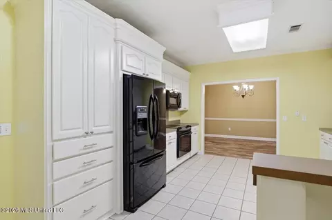 Kitchen - 215 Old Town Ln, Brandon, MS 39042 photo 4 of 4