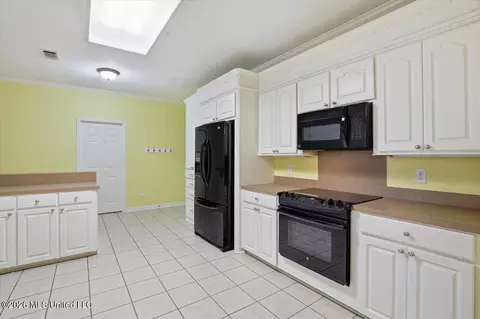 Kitchen - 215 Old Town Ln, Brandon, MS 39042 photo 1 of 4
