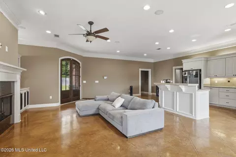 Living - 179 Copper Ridge Ln, Florence, MS 39073 photo 1 of 2