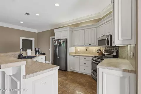 Kitchen - 179 Copper Ridge Ln, Florence, MS 39073 photo 2 of 5