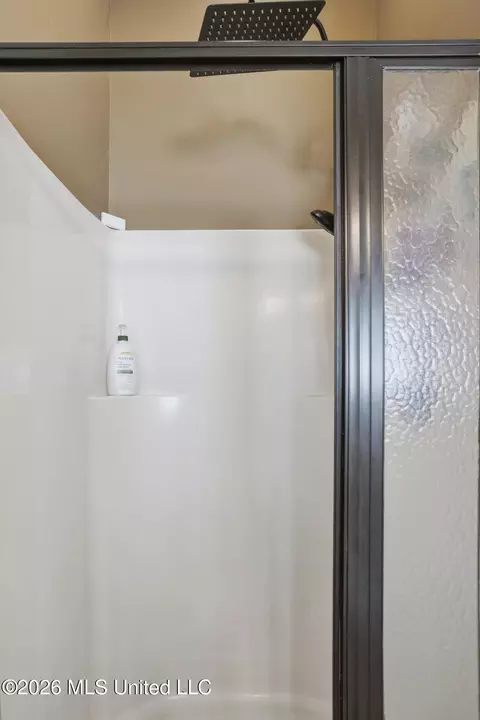 Bath - 179 Copper Ridge Ln, Florence, MS 39073 photo 1 of 3