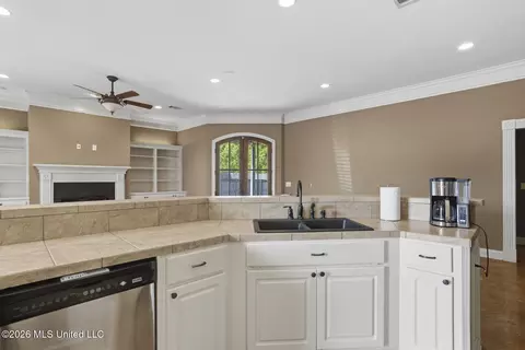 Kitchen - 179 Copper Ridge Ln, Florence, MS 39073 photo 3 of 5