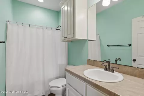 Bath - 179 Copper Ridge Ln, Florence, MS 39073 photo 2 of 3