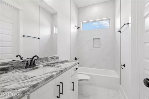 Bath - 4183 Edison Dr, Nesbit, MS 38651 photo 3 of 3