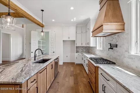 Kitchen - 4183 Edison Dr, Nesbit, MS 38651 photo 3 of 3