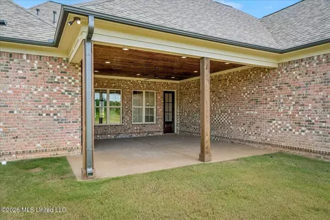 Exterior - 4183 Edison Dr, Nesbit, MS 38651 photo 6 of 9