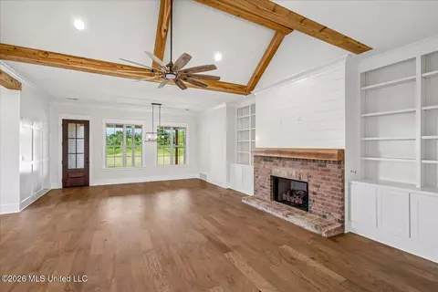 Living - 4183 Edison Dr, Nesbit, MS 38651 photo 1 of 4