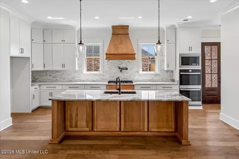 Kitchen - 4183 Edison Dr, Nesbit, MS 38651 photo 1 of 3