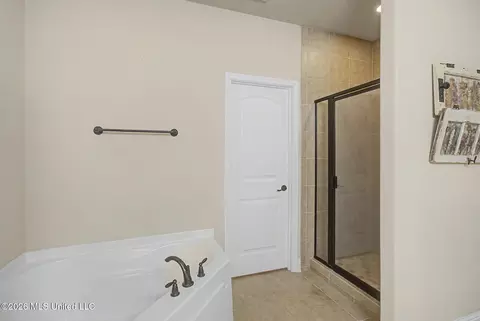 Bath - 6018 Red Gate Dr, Long Beach, MS 39560 photo 2 of 4