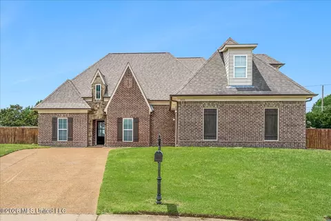 3033 Raspberry Red Cv, Southaven, MS 38672