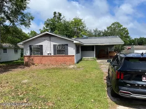 1724 Courthouse Rd, Gulfport, MS 39507