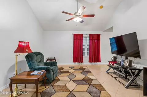 8204 Exchange St, Gautier, MS 39553