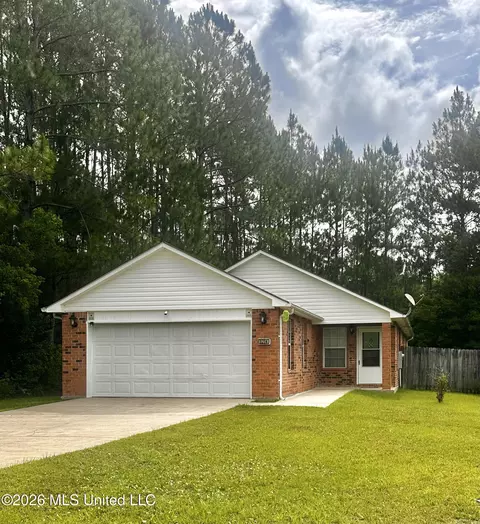 8204 Exchange St, Gautier, MS 39553