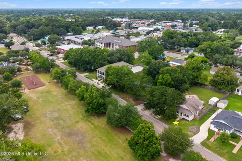 View/Area - 122 E Third St, Long Beach, MS 39560 photo 3 of 4