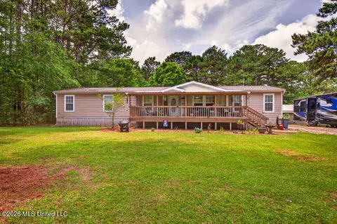 21 Choctaw Dr, Carriere, MS 39426
