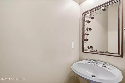 Bath - 159 Cross Creek Dr, Hernando, MS 38632 photo 3 of 4