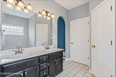 Bath - 159 Cross Creek Dr, Hernando, MS 38632 photo 2 of 4