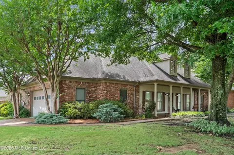 Exterior - 159 Cross Creek Dr, Hernando, MS 38632 photo 2 of 7