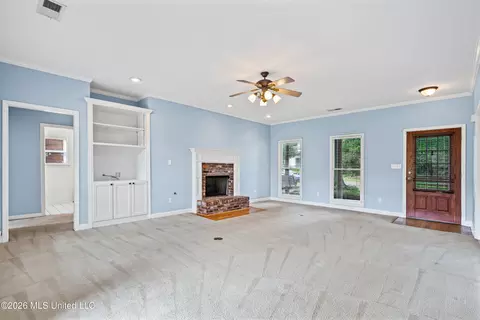 Living - 159 Cross Creek Dr, Hernando, MS 38632 photo 2 of 3