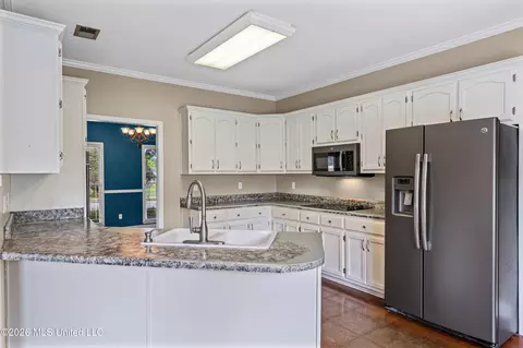 Kitchen - 159 Cross Creek Dr, Hernando, MS 38632 photo 1 of 3