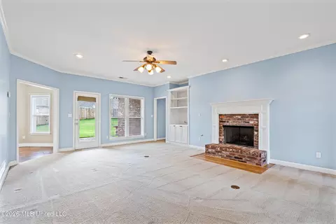 Living - 159 Cross Creek Dr, Hernando, MS 38632 photo 1 of 3