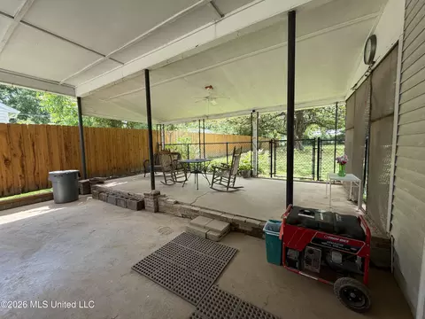 Exterior - 323 Hightower St, Sardis, MS 38666 photo 3 of 4