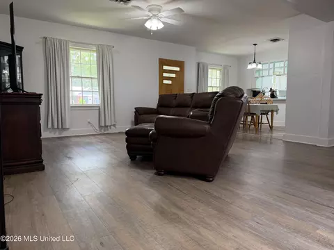 Living - 323 Hightower St, Sardis, MS 38666 photo 1 of 3